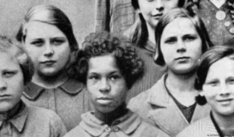 Garota negra na Alemanha Nazista. Foto: BBC/Biblioteca do Congresso Americano.